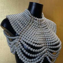 Load image into Gallery viewer, A DECEDENT PEARL CAPELETTE WITH GOLD CHAIN