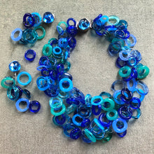 Load image into Gallery viewer, A VINTAGE NECKLACE AND EARRING SET BY LANGHAM GLASS