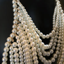 Load image into Gallery viewer, A LONG DRAPING PEARL NECKPIECE

