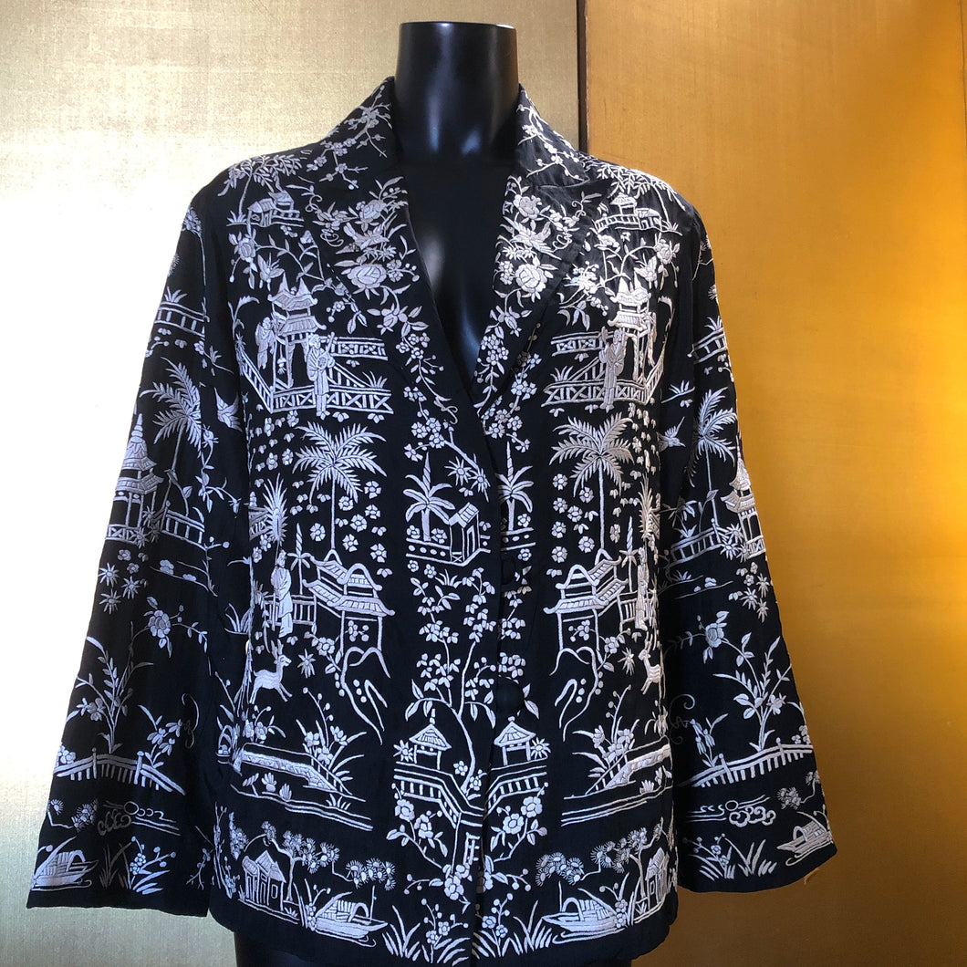 A SPECTACULAR BLACK AND IVORY EMBROIDERED CHINESE SILK JACKET FROM THE 1930s