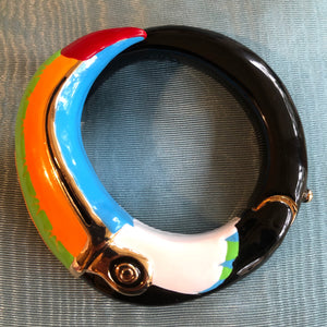 A QUALITY HAND CRAFTED ENAMELLED TOUCAN BRACELET