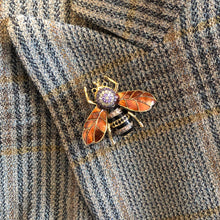Load image into Gallery viewer, A JEWELLED BEE BROOCH WITH BROWN ENAMEL WINGS
