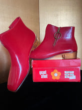 Load image into Gallery viewer, 1967 MARY QUANT, QUANTAFOOT SPACE BOOTS WITH BOX.
