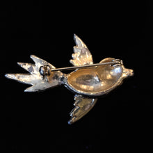 Load image into Gallery viewer, A PETITE ENAMELLED VINTAGE BLUE-BIRD BROOCH
