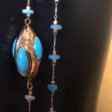 Load image into Gallery viewer, AN UNUSUAL FINE CHAIN OF GOLD CERAMIC AND TURQUOISE SHELL CHIPS
