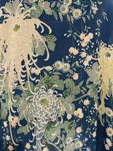 Load image into Gallery viewer, A 1940s JAPANESE KIMONO ROBE
