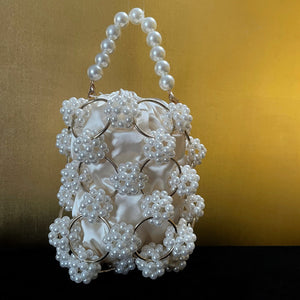 A 60s STYLE PEARL POMPOM CHAIN LINK BAG