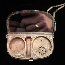 Load image into Gallery viewer, A 1920s DECORATIVE COMPACT PURSE
