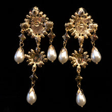 Load image into Gallery viewer, BAROQUE JEWEL PEARL EARRINGS
