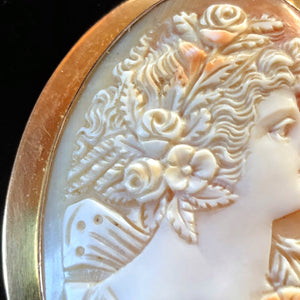 A QUALITY VICTORIAN CARVED CAMEO WITH A 15k GOLD SETTING