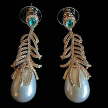 Load image into Gallery viewer, FEATHER PEARL DROP EARRINGS
