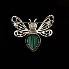 Load image into Gallery viewer, A STYLISED CHROME BEE BROOCH WITH FAUX MALACHITE
