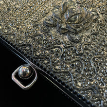 Load image into Gallery viewer, A HIGHLY DETAILED 1950s HANDBAG WITH ROSE FEATURE
