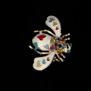 A WHITE ENAMEL BEE BROOCH WITH HEARTS