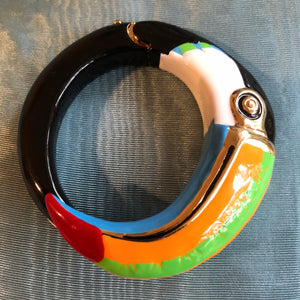 A QUALITY HAND CRAFTED ENAMELLED TOUCAN BRACELET
