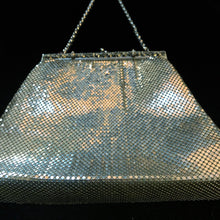 Load image into Gallery viewer, A STYLISH LARGE SILVER 70s GLOMESH PURSE
