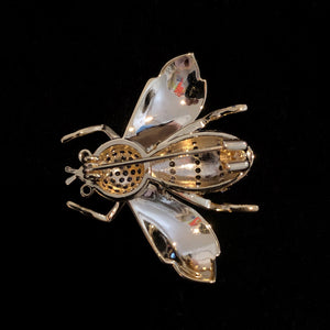 A JEWELLED BEE BROOCH WITH BROWN ENAMEL WINGS