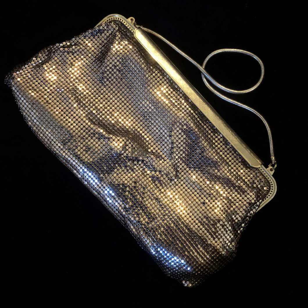 A GOLD 70s GLOMESH PURSE WITH BRUSHED METAL CLASP