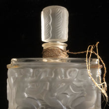 Load image into Gallery viewer, A VINTAGE 1929 MOLINARD PERFUME BOTTLE OF A LALIQUE DESIGN.
