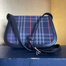 Load image into Gallery viewer, A CLASSIC 1980s BURBERRY’S SHOULDER BAG
