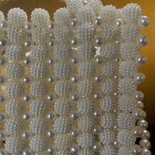 Load image into Gallery viewer, A CREAM 60s STYLE BEADED BASKET

