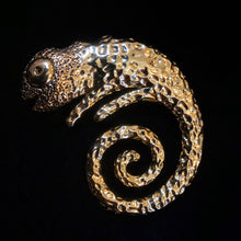 Load image into Gallery viewer, A GILT CHAMELEON BROOCH
