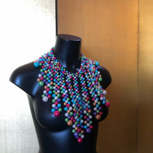 Load image into Gallery viewer, A DRAMATIC MULTICOLOURED PEARL PETAL NECKLACE
