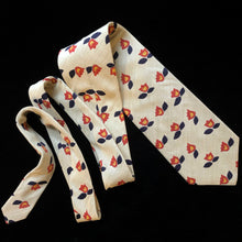 Load image into Gallery viewer, VINTAGE 1990s VALENTINO TIE WITH TULIPS
